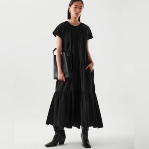 COS Oversized A-Lined Tiered Maxi Dress in Black sz. L